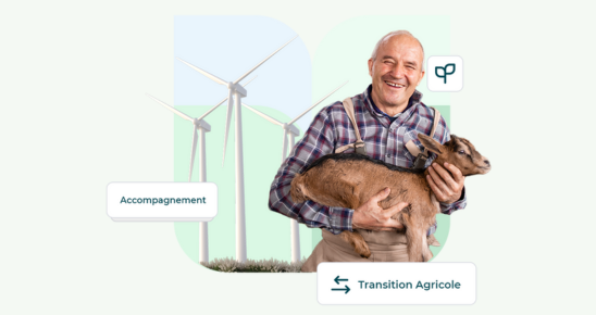 Agriculteur avec des éoliennes en fond avec des mots clés "accompagnement" et "transition agricole"